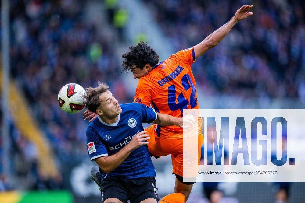 Fußball, 2026 2027, 2. Bundesliga, 8. Spieltag, DSC Arminia Bielefeld - VfL Osnabrück: (L-R) Felix Hagmann (Bielefeld), Jonathan Gomez (Osnabrück) DFL REGULATIONS PROHIBIT ANY USE OF PHOTOGRAPHS AS IMAGE SEQUENCES AND OR QUASI-VIDEO.