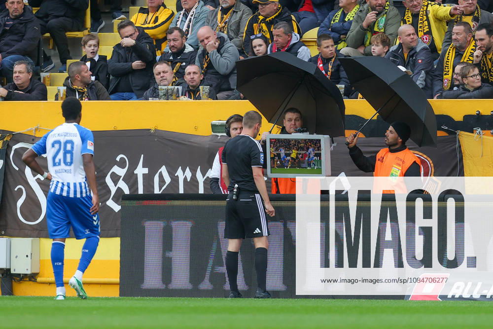 Fussball - 2.Bundesliga Dynamo Dresden - 1.FC Magdeburg v.l. Symbolfoto, Symbolbild, Symbol VAR, Videobeweis Dresden