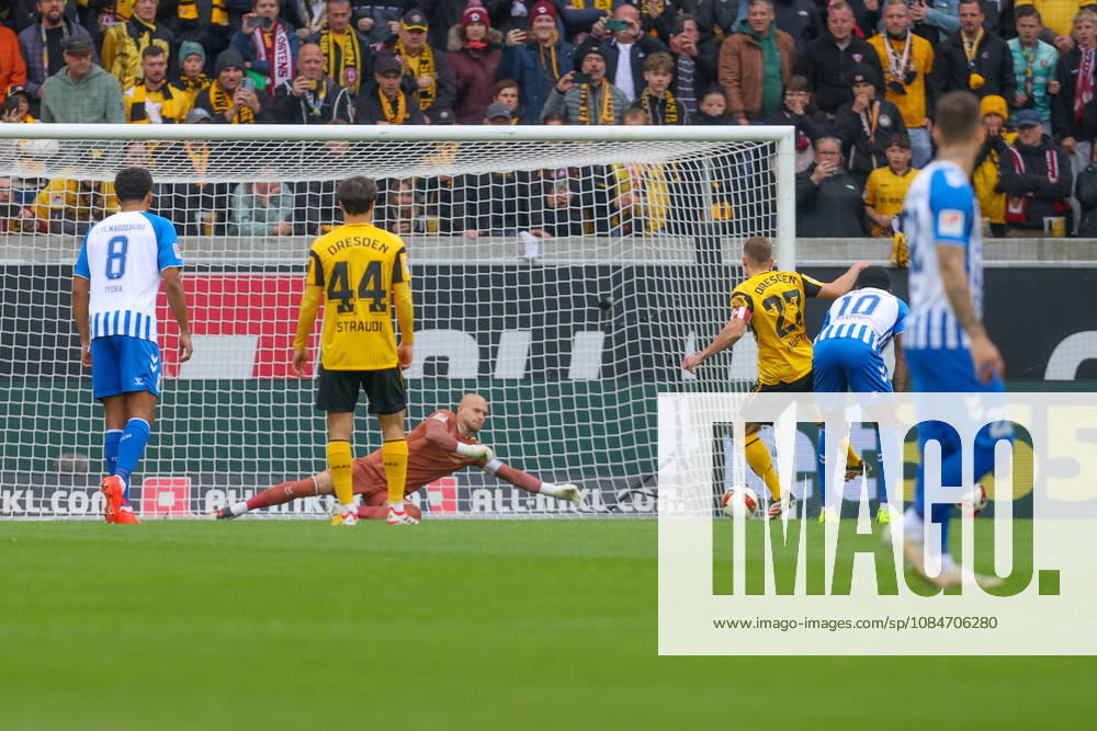 Fussball - 2.Bundesliga Dynamo Dresden - 1.FC Magdeburg v.l. Tor zum 1:0 durch Niklas Hauptmann (Dresden, 27) Dresden