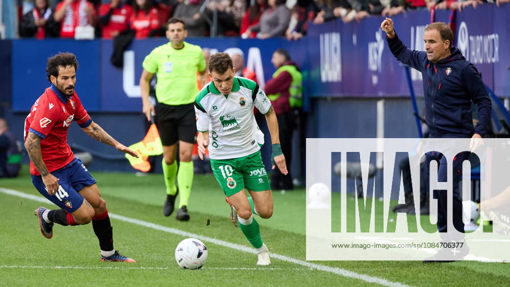 LaLiga EASports 2026 27 CA Osasuna v Racing de Santander Ruben Garcia (14. OSA) (L) and Inigo Vicente (10. RAC) (R) battle for the ball during the football match of LaLiga EA Sports between CA Osasuna and Racing de Santander played at El Sadar stadium in Pamplona (Spain) on Oct 18 2026. Jagoba Arrasate (Coach. OSA) is also visible in the image. Credit: Inigo Alzugaray Agencia LOF Pamplona LaLiga EASports 2026 27 CA Osasuna v Racing de Santander