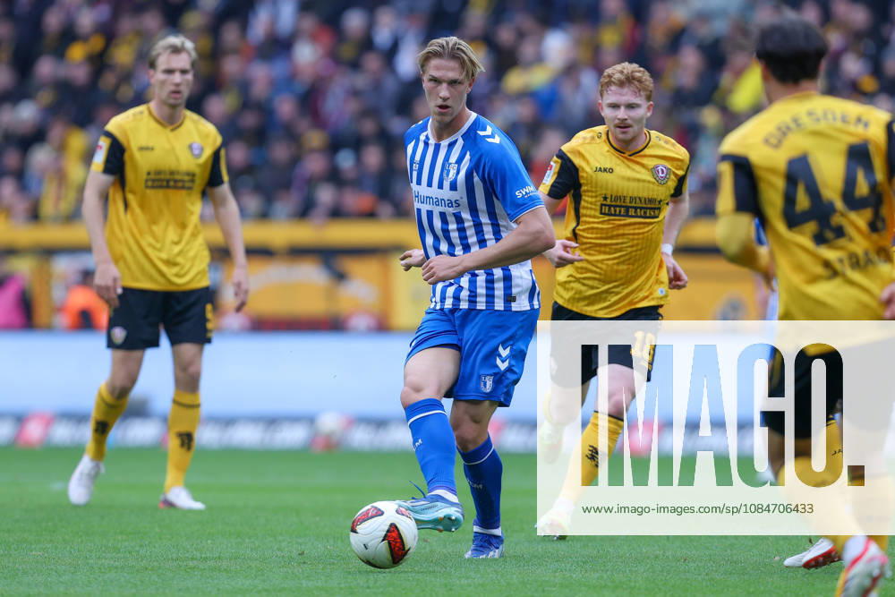 Fussball - 2.Bundesliga Dynamo Dresden - 1.FC Magdeburg v.l. Luka Hyrylainen (Magdeburg, 38) am Ball, plays the ball Dresden
