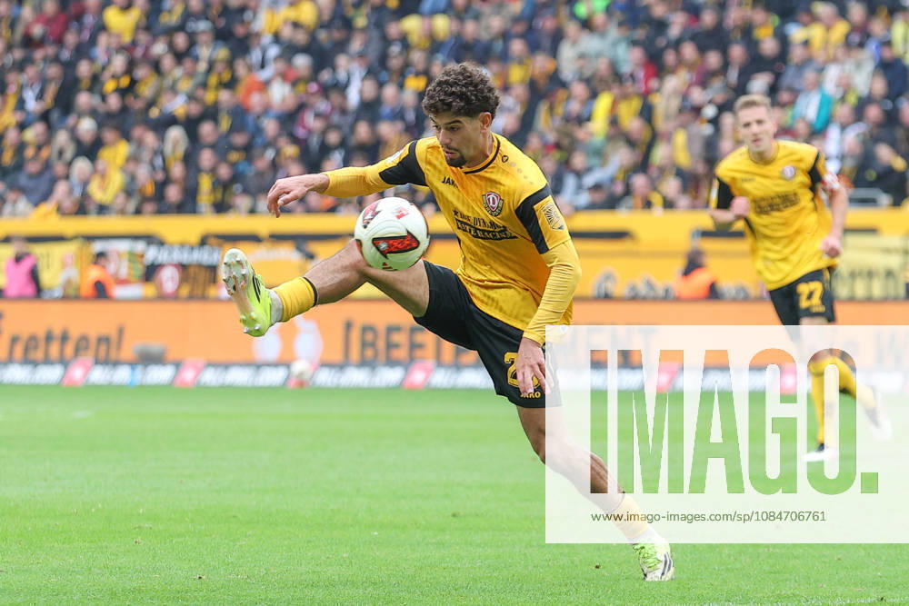 Fussball 2. Bundesliga, SG Dynamo Dresden - 1. FC Magdeburg, v.l. Ben Bobzien (Dresden, 20) Dresden