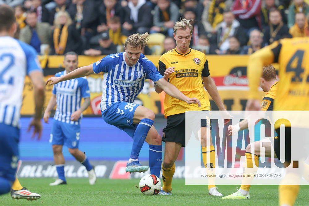 Fussball 2. Bundesliga, SG Dynamo Dresden - 1. FC Magdeburg, v.l. Luka Hyrylainen (Magdeburg, 38), Vincent Vermeij (Dresden, 9) Zweikampf, Duell, Kampf, tackle Dresden