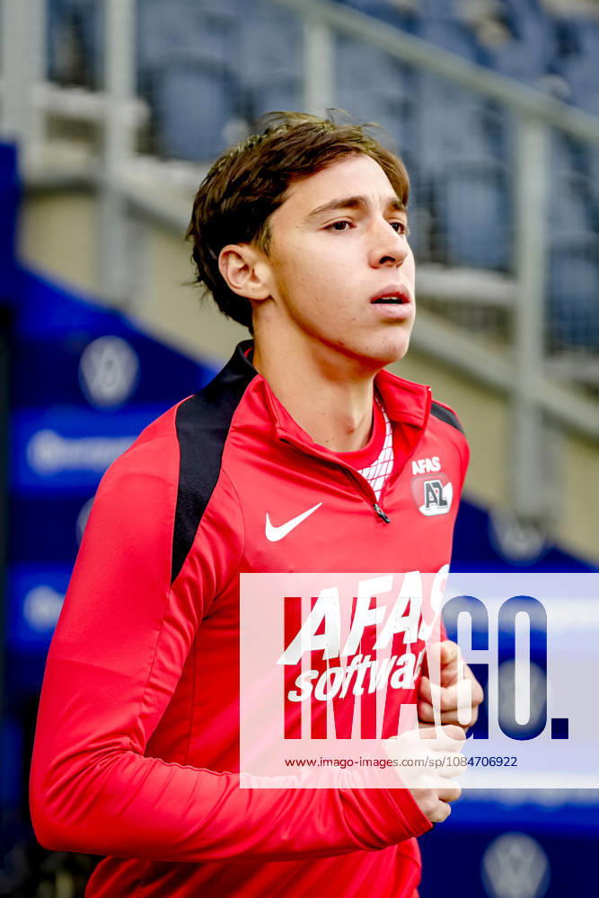 LEEUWARDEN - AZ Alkmaar defender Mateo Chávez during the Vriendenloterij Eredivisie match between SC Cambuur and AZ at Kooi Stadion on 18 October 2026 in Leeuwarden, Nederland. ED VAN DE POL EYE4IMAGES DeFodi Images -