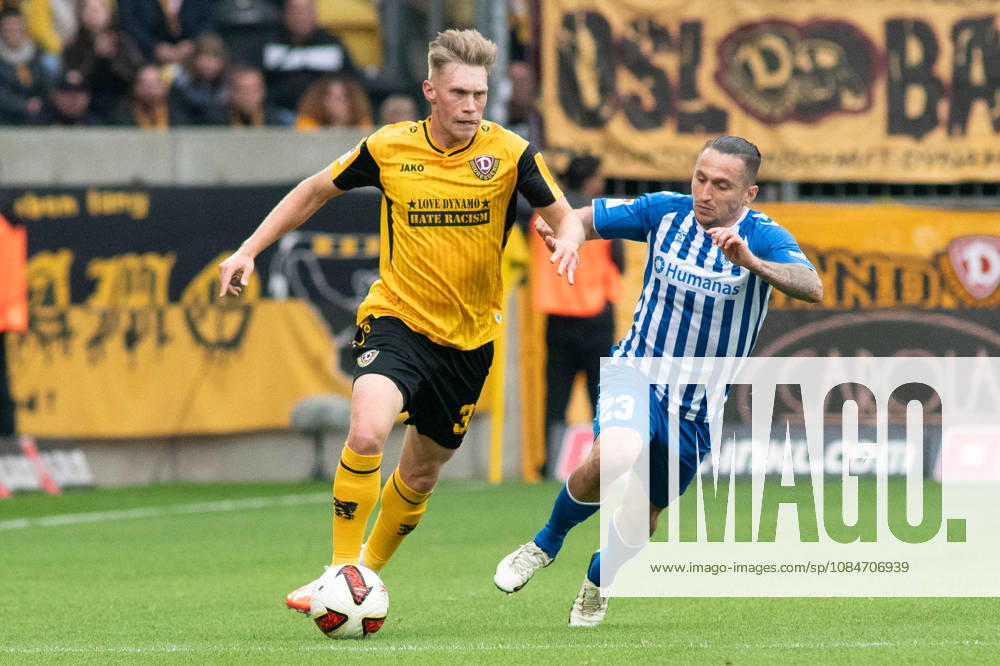 Dresden, Deutschland 18. Oktober 2026: 2. Bundesliga - 2026 2027 - 8. Spieltag - SG Dynamo Dresden gegen 1. FC Magdeburg Im Bild: v. li. im Zweikampf Niklas Hauptmann (SGD) und BarÄ±Åü Atik Baris (1.FC) DFL DFB regulations prohibit any use of photographs as image sequences and or quasi-video.
