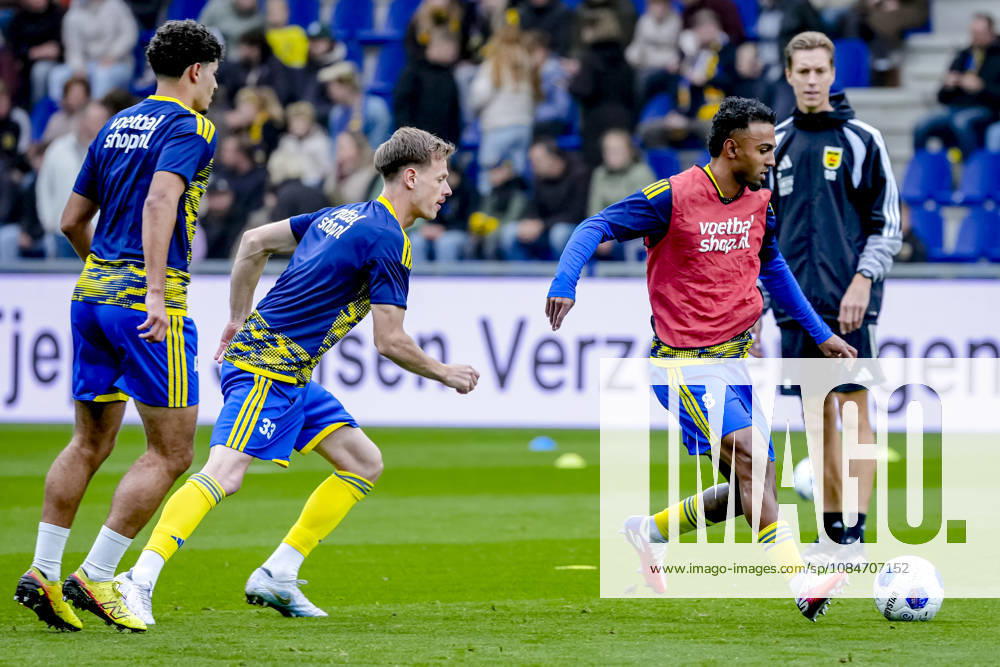 LEEUWARDEN - SC Cambuur midfielder Nicky Souren during the Vriendenloterij Eredivisie match between SC Cambuur and AZ at Kooi Stadion on 18 October 2026 in Leeuwarden, Nederland. ED VAN DE POL EYE4IMAGES DeFodi Images -