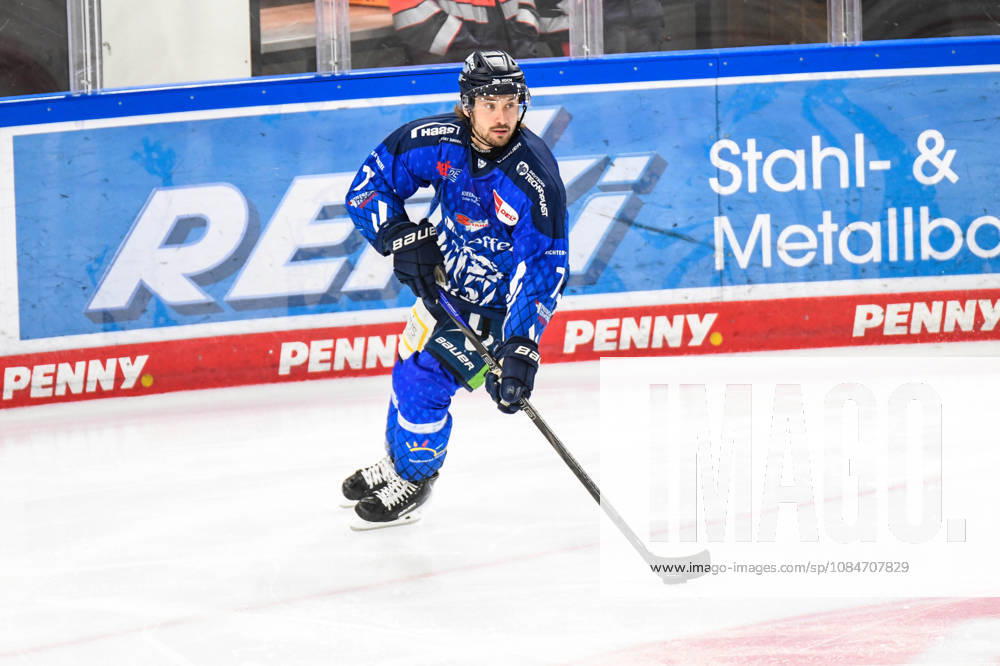Straubing Tigers vs. Grizzlys Wolfsburg, Eishockey, Deutsche Eishockey Liga, Penny DEL, 10.Spieltag, Saison 2026 2027, 18.10.2026 Nicolas Beaudin (Straubing Tigers), Eishockey Herren, Deutsche Eishockey Liga, Penny DEL, 10.Spieltag, Saison 2026 2027 am 18.10.2026 im Eisstadion am Pulverturm, Straubing Tigers (blau) gegen Grizzlys Wolfsburg (beige)