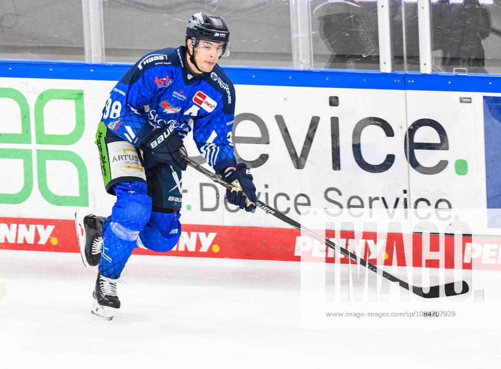 Straubing Tigers vs. Grizzlys Wolfsburg, Eishockey, Deutsche Eishockey Liga, Penny DEL, 10.Spieltag, Saison 2026 2027, 18.10.2026 Stefan Loibl (Straubing Tigers), Eishockey Herren, Deutsche Eishockey Liga, Penny DEL, 10.Spieltag, Saison 2026 2027 am 18.10.2026 im Eisstadion am Pulverturm, Straubing Tigers (blau) gegen Grizzlys Wolfsburg (beige)