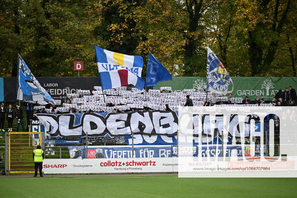 GER, Fussball, Regionalliga Nord, 14.Spieltag, Saison 2026 2027, Hamburg, Stadion Hohe Luft, Hamburger SV II U23 vs VfB Oldenburg, der VfB Oldenburg Auswärts-Block Hamburg Stadion Hohe Luft Schleswig-Holstein Deutschland