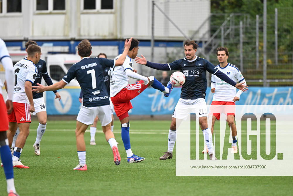 GER, Fussball, Regionalliga Nord, 14.Spieltag, Saison 2026 2027, Hamburg, Stadion Hohe Luft, Hamburger SV II U23 vs VfB Oldenburg, Arnaud RIEDEL( Hamburger SV II 7 ) Nick OTTO ( VfB Oldenburg 21 ) Hamburg Stadion Hohe Luft Schleswig-Holstein Deutschland