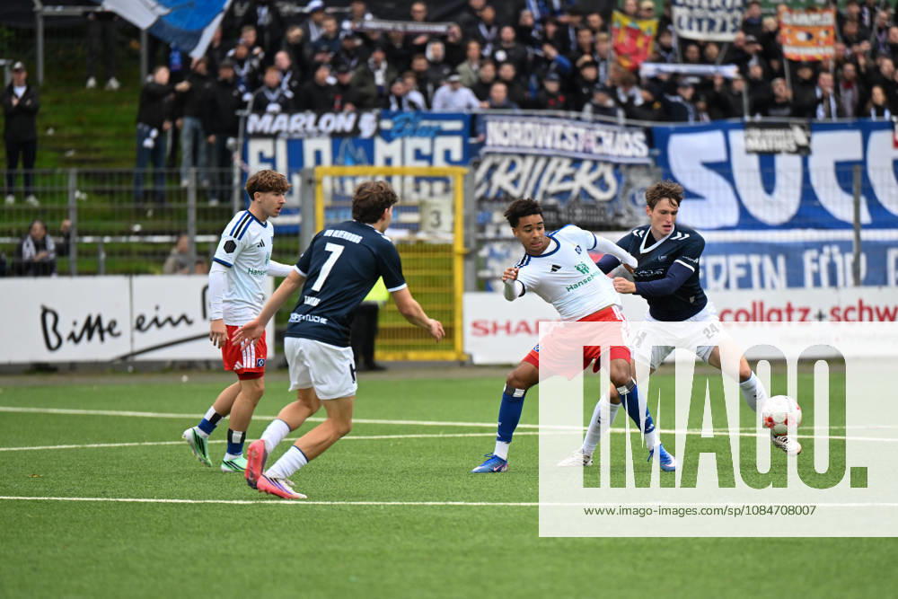 GER, Fussball, Regionalliga Nord, 14.Spieltag, Saison 2026 2027, Hamburg, Stadion Hohe Luft, Hamburger SV II U23 vs VfB Oldenburg, Arnaud RIEDEL( Hamburger SV II 7 ) Dominik KASPER ( VfB Oldenburg 24 ) Hamburg Stadion Hohe Luft Schleswig-Holstein Deutschland
