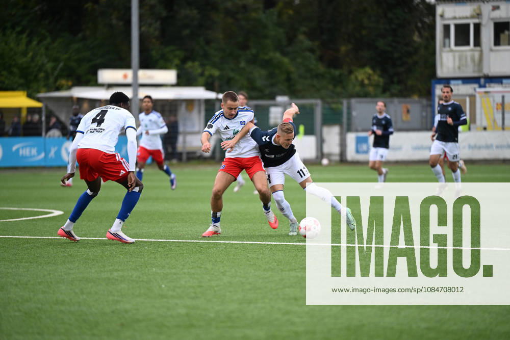 GER, Fussball, Regionalliga Nord, 14.Spieltag, Saison 2026 2027, Hamburg, Stadion Hohe Luft, Hamburger SV II U23 vs VfB Oldenburg, Henri SCHÜMANN ( Hamburger SV II 6 ) Kai PRÖGER PROEGER ( VfB Oldenburg 11 ) Hamburg Stadion Hohe Luft Schleswig-Holstein Deutschland