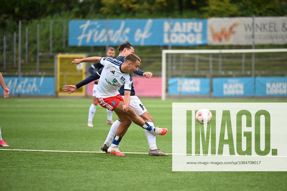 GER, Fussball, Regionalliga Nord, 14.Spieltag, Saison 2026 2027, Hamburg, Stadion Hohe Luft, Hamburger SV II U23 vs VfB Oldenburg, Henri SCHÜMANN ( Hamburger SV II 6 ) Nick OTTO ( VfB Oldenburg 21 ) Hamburg Stadion Hohe Luft Schleswig-Holstein Deutschland