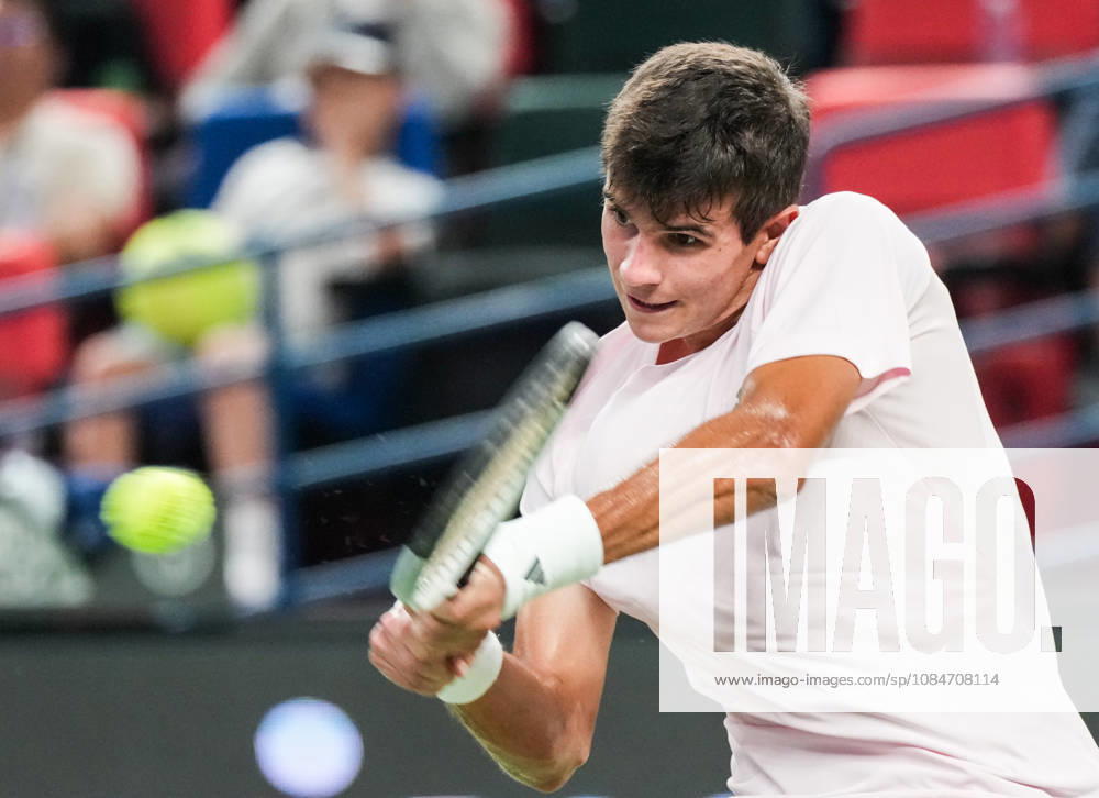 (261018) -- SHANGHAI, Oct. 18, 2026 -- Rafael Jodar of Spain hits a return during the men s singles final match against Alejandro Davidovich Fokina of Spain at the 2026 ATP, Tennis Herren tour Shanghai Masters tennis tournament in Shanghai, China, Oct. 18, 2026. ) (SP)CHINA-SHANGHAI-TENNIS-SHANGHAI MASTERS-MEN S SINGLES (CN) DingxTing