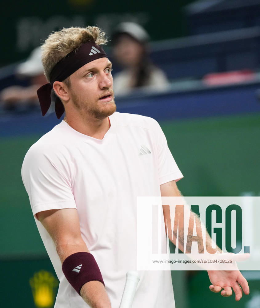 (261018) -- SHANGHAI, Oct. 18, 2026 -- Alejandro Davidovich Fokina of Spain reacts during the men s singles final match against Rafael Jodar of Spain at the 2026 ATP, Tennis Herren tour Shanghai Masters tennis tournament in Shanghai, China, Oct. 18, 2026. ) (SP)CHINA-SHANGHAI-TENNIS-SHANGHAI MASTERS-MEN S SINGLES (CN) DingxTing