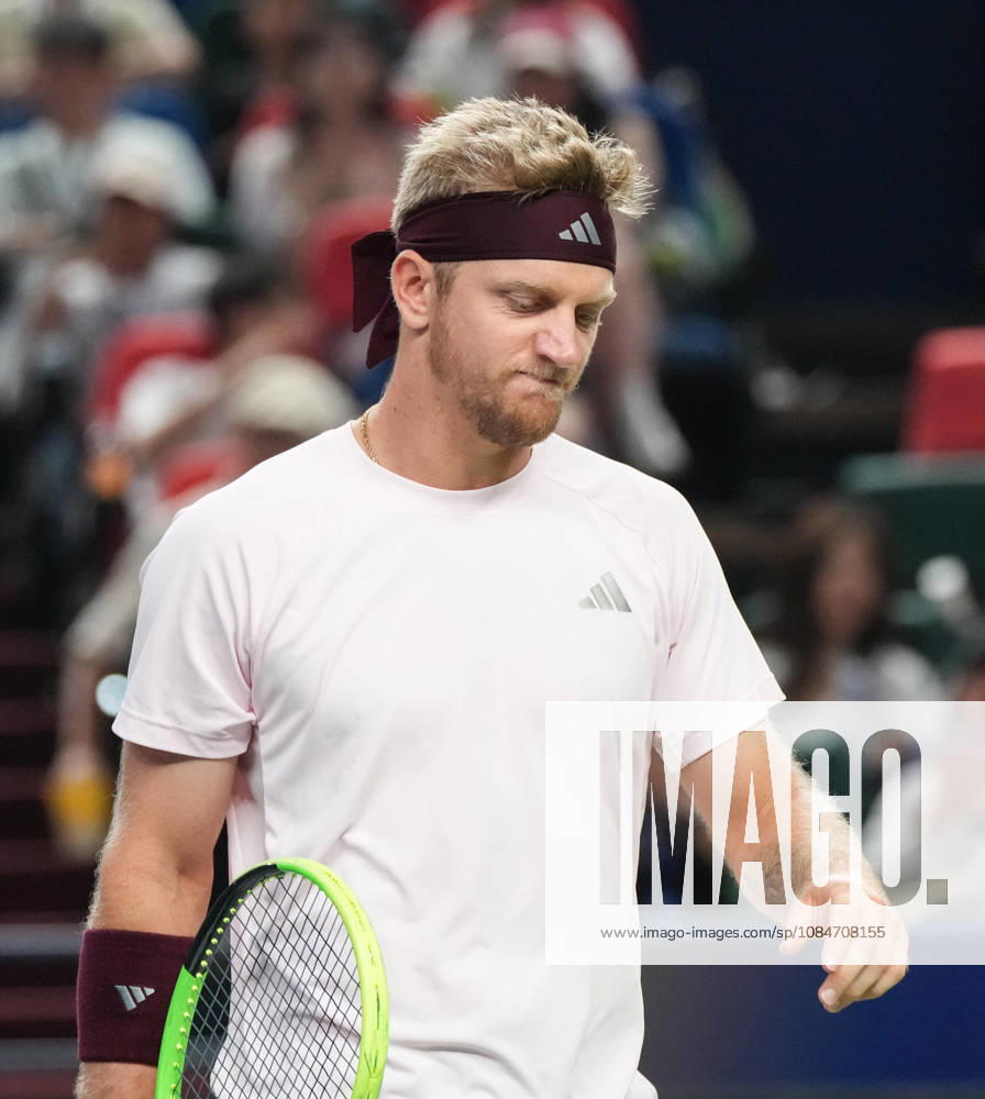 (261018) -- SHANGHAI, Oct. 18, 2026 -- Alejandro Davidovich Fokina of Spain reacts during the men s singles final match against Rafael Jodar of Spain at the 2026 ATP, Tennis Herren tour Shanghai Masters tennis tournament in Shanghai, China, Oct. 18, 2026. ) (SP)CHINA-SHANGHAI-TENNIS-SHANGHAI MASTERS-MEN S SINGLES (CN) DingxTing