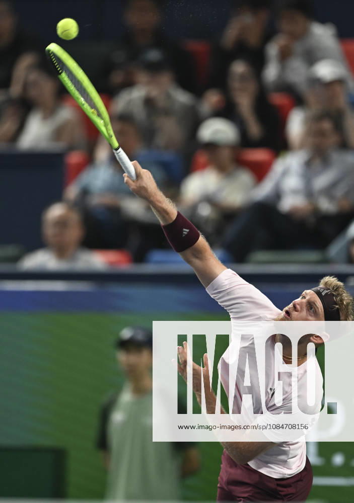 (261018) -- SHANGHAI, Oct. 18, 2026 -- Alejandro Davidovich Fokina of Spain serves during the men s singles final match against Rafael Jodar of Spain at the 2026 ATP, Tennis Herren tour Shanghai Masters tennis tournament in Shanghai, China, Oct. 18, 2026. ) (SP)CHINA-SHANGHAI-TENNIS-SHANGHAI MASTERS-MEN S SINGLES (CN) ChenxHaoming