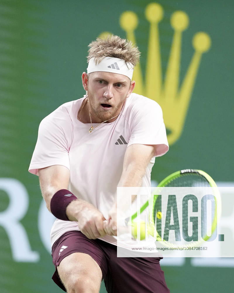 (261018) -- SHANGHAI, Oct. 18, 2026 -- Alejandro Davidovich Fokina of Spain hits a return during the men s singles final match against Rafael Jodar of Spain at the 2026 ATP, Tennis Herren tour Shanghai Masters tennis tournament in Shanghai, China, Oct. 18, 2026. ) (SP)CHINA-SHANGHAI-TENNIS-SHANGHAI MASTERS-MEN S SINGLES (CN) WangxXiang