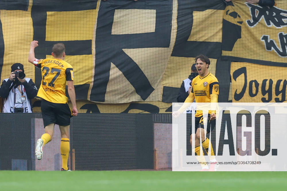 Fussball 2. Bundesliga, SG Dynamo Dresden - 1. FC Magdeburg, v.l. Simon Straudi (Dresden, 44) Jubel, Torjubel, jubelt ueber das Tor, celebrate the goal, celebration Dresden
