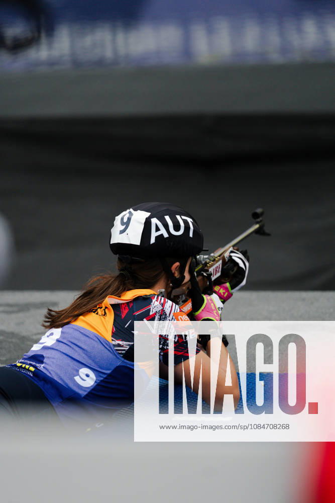GER, Biathlon, Frauen, IBU Biathlon Loop One Festival 2026, Saison 2026 2027, Super Sprint Qualifikation Damen Heat 1-4 Anna Andexer ( AUT, 9 ) beim Aufwärmen am Schießstand liegend München Olympiapark Bayern Deutschland