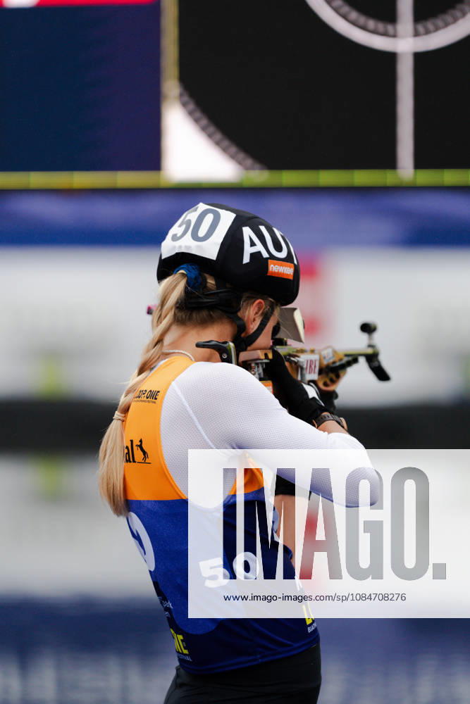 GER, Biathlon, Frauen, IBU Biathlon Loop One Festival 2026, Saison 2026 2027, Super Sprint Qualifikation Damen Heat 1-4 Anna Gandler ( AUT, 50 ) beim Aufwärmen am Schießstand stehend München Olympiapark Bayern Deutschland