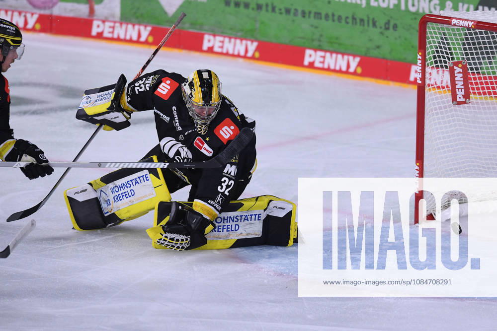 Eishockey Penny DEL 10. Spieltag Krefeld Pinguine - Eisbären Berlin am 18.10.2026 in der Yayla Arena in Krefeld Tor zum 0:1 durch Markus Vikingstad ( Berlin ) - Juha Jatkola ( Krefeld ) ist geschlagen Gemäß den Vorgaben der DEL Deutsche Eishockey Liga ist die Publikation und Weiterverwertung der Aufnahmen in elektronischen Medien und Endgeräten aller Art während des laufenden Spiels nicht zulässig.