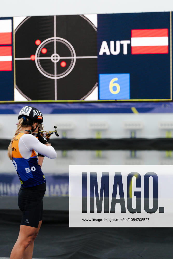 GER, Biathlon, Frauen, IBU Biathlon Loop One Festival 2026, Saison 2026 2027, Super Sprint Qualifikation Damen Heat 1-4 Anna Gandler ( AUT, 50 ) beim Aufwärmen am Schießstand stehend München Olympiapark Bayern Deutschland