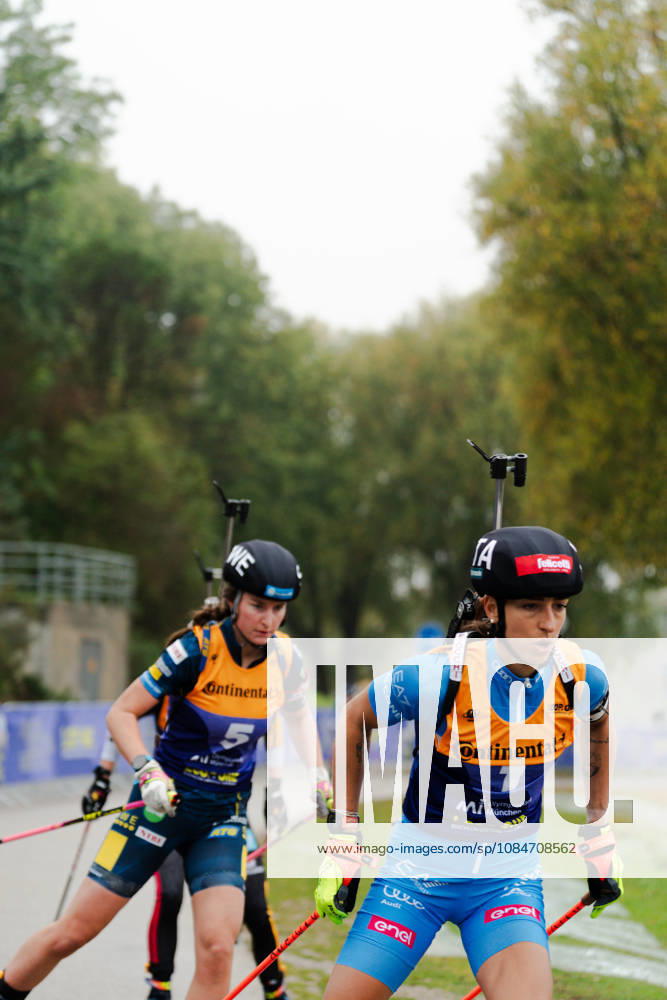 GER, Biathlon, Frauen, IBU Biathlon Loop One Festival 2026, Saison 2026 2027, Super Sprint Qualifikation Damen Heat 1-4 Lisa Vittozzi ( ITA, 1 ), Ella Halvarsson ( SWE, 5 ) im Duell München Olympiapark Bayern Deutschland