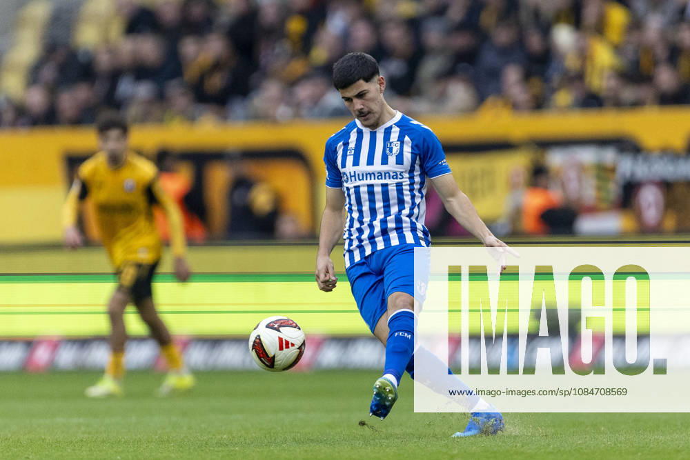 GER, Dresden, Fussball, 2. Bundesliga, 8. Spieltag, Dynamo Dresden vs. 1. FC Magdeburg im Bild v.l.: Felipe Chavez (FC Magdeburg 11), Aktion mit Ball 18.10.2026, Rudolf-Harbig Stadion Dresden DFL DFB REGULATIONS PROHIBIT ANY USE OF PHOTOGRAPHS AS IMAGE SEQUENCES AND OR QUASI-VIDEO,