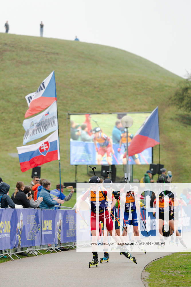 GER, Biathlon, Frauen, IBU Biathlon Loop One Festival 2026, Saison 2026 2027, Super Sprint Qualifikation Damen Heat 1-4 Maren Kirkeeide ( NOR, 17 ), Lucie Charvatova ( CZE, 20 ), Jessica Jislova ( CZE, 25 ) in der Kurve München Olympiapark Bayern Deutschland