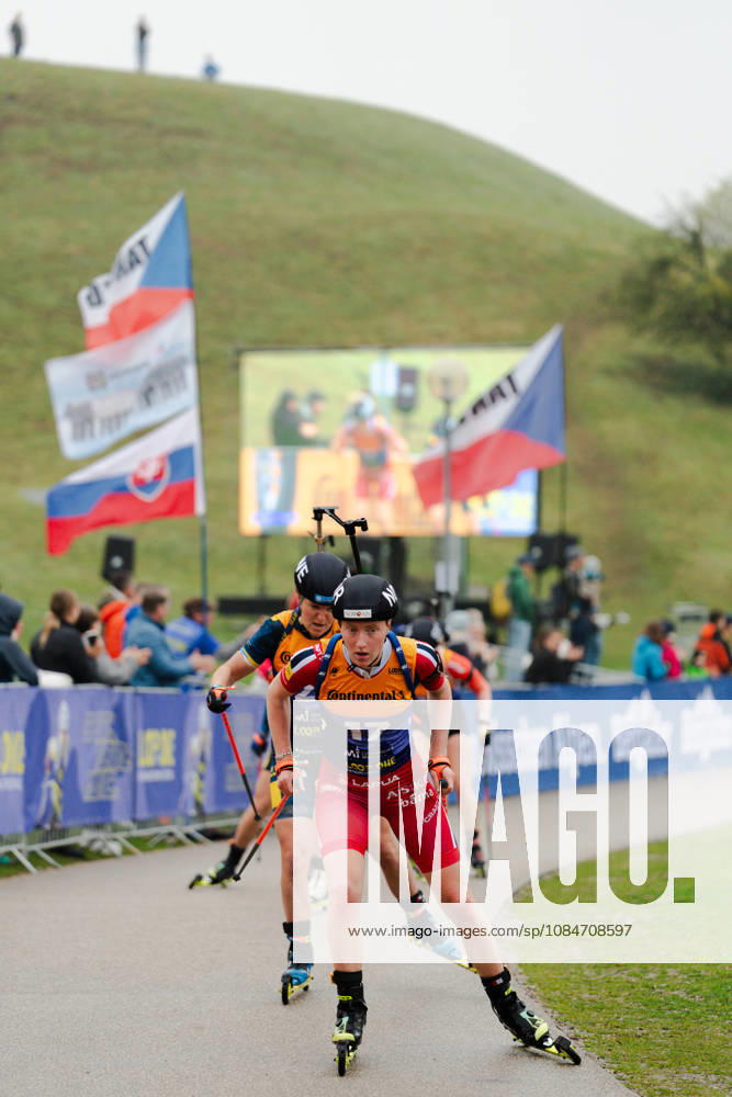 GER, Biathlon, Frauen, IBU Biathlon Loop One Festival 2026, Saison 2026 2027, Super Sprint Qualifikation Damen Heat 1-4 Maren Kirkeeide ( NOR, 17 ), Lucie Charvatova ( CZE, 20 ) in Führung München Olympiapark Bayern Deutschland