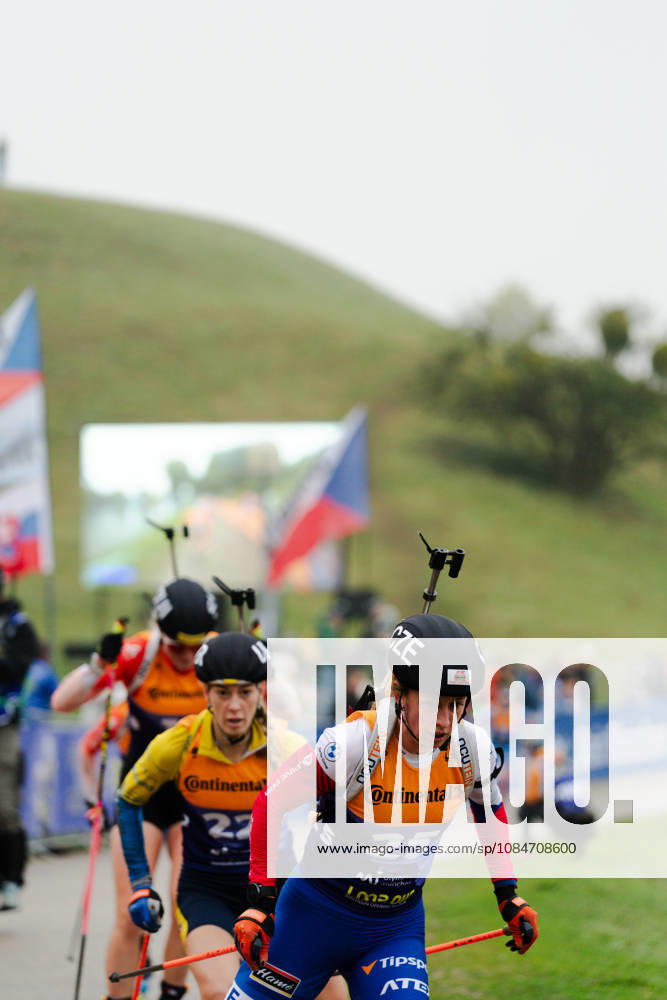 GER, Biathlon, Frauen, IBU Biathlon Loop One Festival 2026, Saison 2026 2027, Super Sprint Qualifikation Damen Heat 1-4 Jessica Jislova ( CZE, 25 ), Khrystyna Dmytrenko ( UKR, 22 ) in der Kurve München Olympiapark Bayern Deutschland