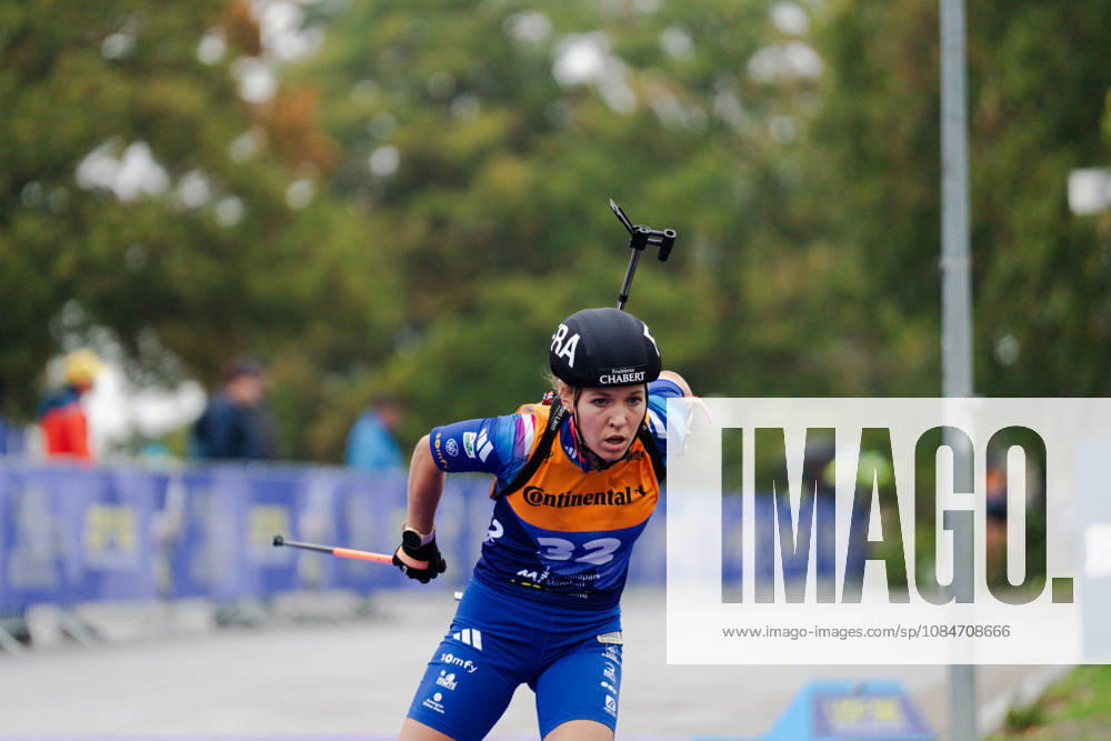 GER, Biathlon, Frauen, IBU Biathlon Loop One Festival 2026, Saison 2026 2027, Super Sprint Qualifikation Damen Heat 1-4 Oceane Michelon ( FRA, 32 ) in der Kurve München Olympiapark Bayern Deutschland