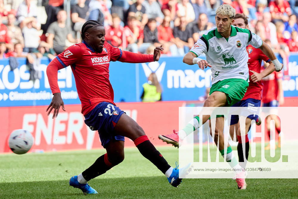 LaLiga EASports 2026 27 CA Osasuna v Racing de Santander Yassir Zabiri (21. RAC) (R) takes a shot under pressure from Enzo Boyomo (22. OSA) (L) during the football match of LaLiga EA Sports between CA Osasuna and Racing de Santander played at El Sadar stadium in Pamplona (Spain) on Oct 18 2026. Credit: Inigo Alzugaray Agencia LOF Pamplona LaLiga EASports 2026 27 CA Osasuna v Racing de Santander