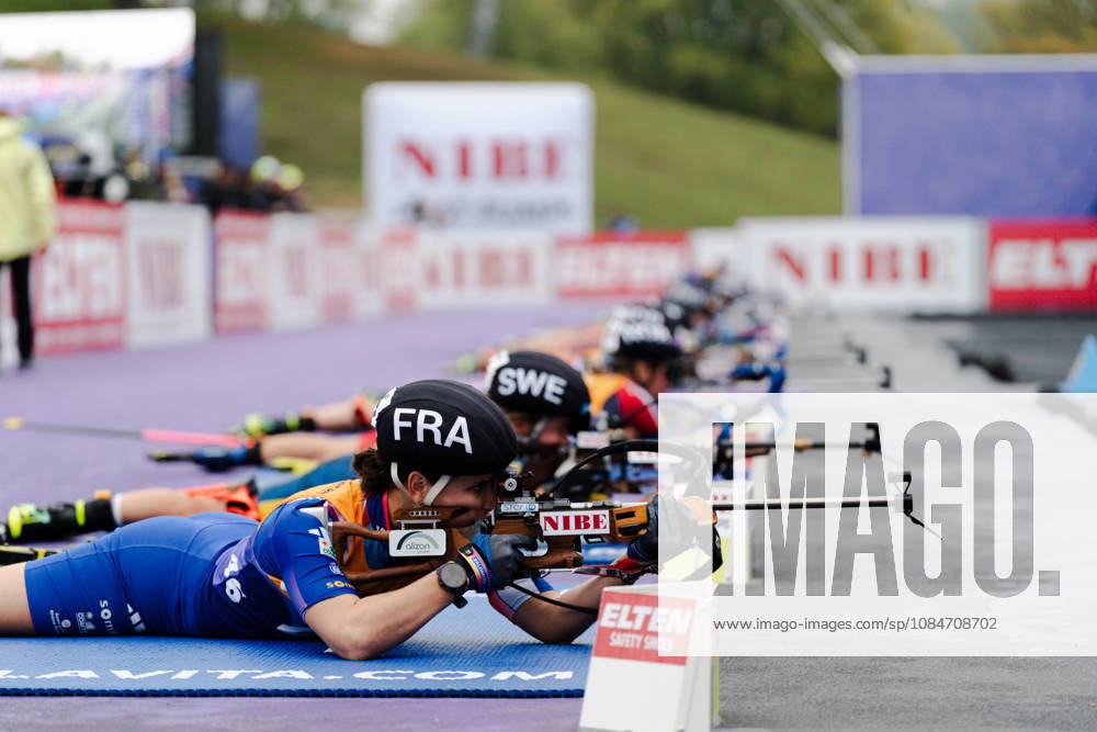 GER, Biathlon, Frauen, IBU Biathlon Loop One Festival 2026, Saison 2026 2027, Super Sprint Qualifikation Damen Heat 1-4 Julia Simon ( FRA, 46 ) beim Schiessen liegend München Olympiapark Bayern Deutschland