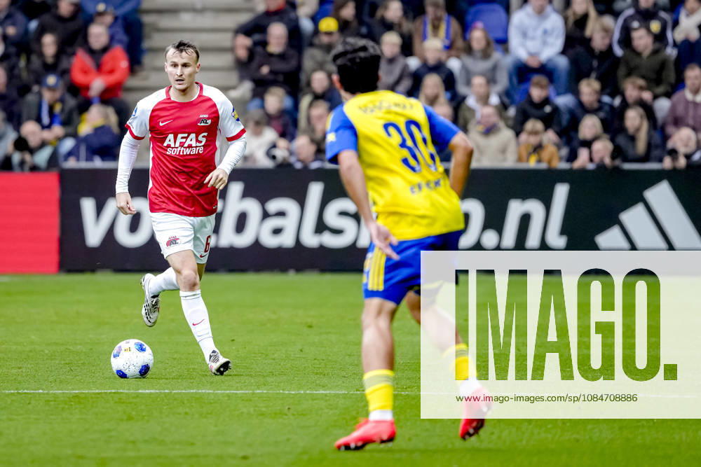 LEEUWARDEN - AZ Alkmaar midfielder Peer Koopmeiners during the Vriendenloterij Eredivisie match between SC Cambuur and AZ at Kooi Stadion on 18 October 2026 in Leeuwarden, Nederland. ED VAN DE POL EYE4IMAGES DeFodi Images -