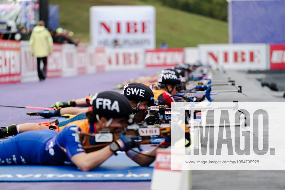 GER, Biathlon, Frauen, IBU Biathlon Loop One Festival 2026, Saison 2026 2027, Super Sprint Qualifikation Damen Heat 1-4 Julia Simon ( FRA, 46 ) beim Schiessen liegend München Olympiapark Bayern Deutschland