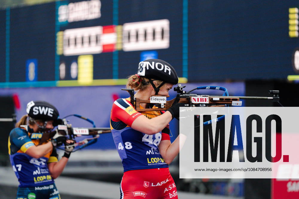 GER, Biathlon, Frauen, IBU Biathlon Loop One Festival 2026, Saison 2026 2027, Super Sprint Qualifikation Damen Heat 1-4 Karoline O. Knotten ( NOR, 48 ), Anna Magnusson ( SWE, 47 ) beim Schiessen stehend München Olympiapark Bayern Deutschland