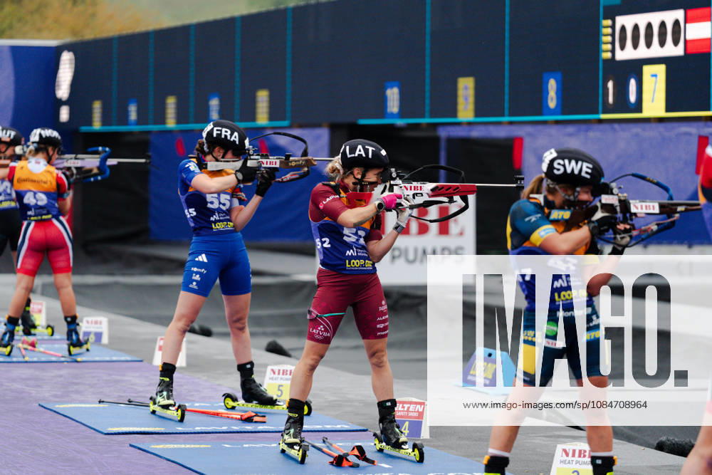 GER, Biathlon, Frauen, IBU Biathlon Loop One Festival 2026, Saison 2026 2027, Super Sprint Qualifikation Damen Heat 1-4 Anna Magnusson ( SWE, 47 ), Baiba Bendika ( LVA, 52 ), Amandine Mengin ( FRA, 55 ), Ingrid L. Tandrevold ( NOR, 49 ) beim Schiessen stehend München Olympiapark Bayern Deutschland