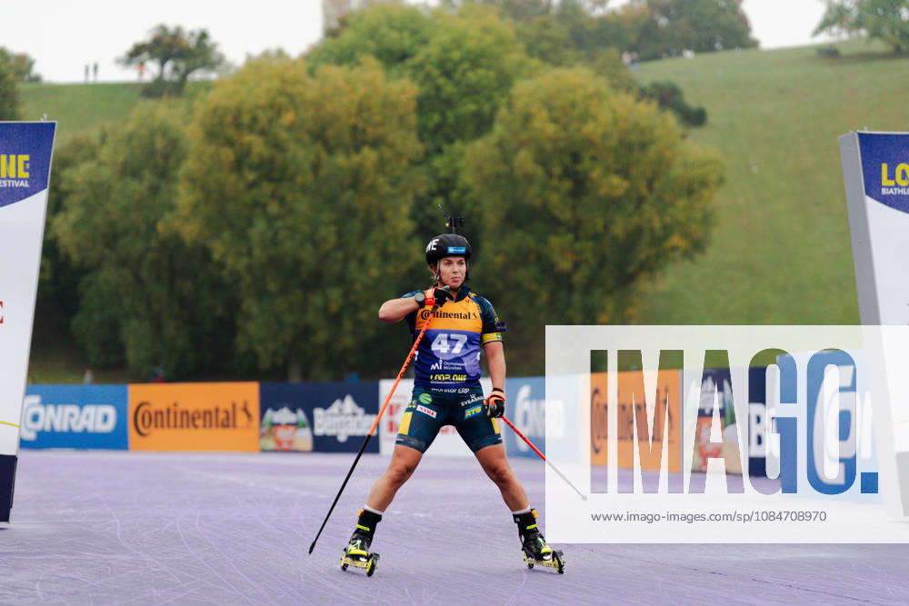 GER, Biathlon, Frauen, IBU Biathlon Loop One Festival 2026, Saison 2026 2027, Super Sprint Qualifikation Damen Heat 1-4 Anna Magnusson ( SWE, 47 ) jubelt beim Zieleinlauf München Olympiapark Bayern Deutschland
