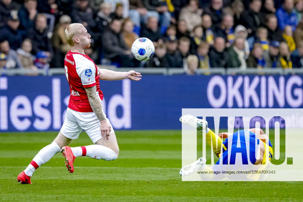 LEEUWARDEN - AZ Alkmaar forward Mexx Meerdink during the Vriendenloterij Eredivisie match between SC Cambuur and AZ at Kooi Stadion on 18 October 2026 in Leeuwarden, Nederland. ED VAN DE POL EYE4IMAGES DeFodi Images -