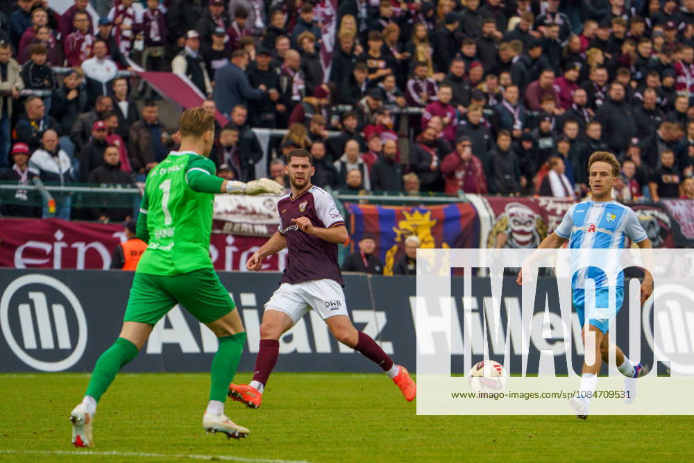 Im Bild: Paul Hainke (BFC Dynamo, 1), Maximilian Fesser (Chemnitzer FC, 17) 18.10.2026, BFC Dynamo vs. Chemnitzer FC, Regionalliga Nordost, Saison 2026 27, Sportforum Hohenschoenhausen