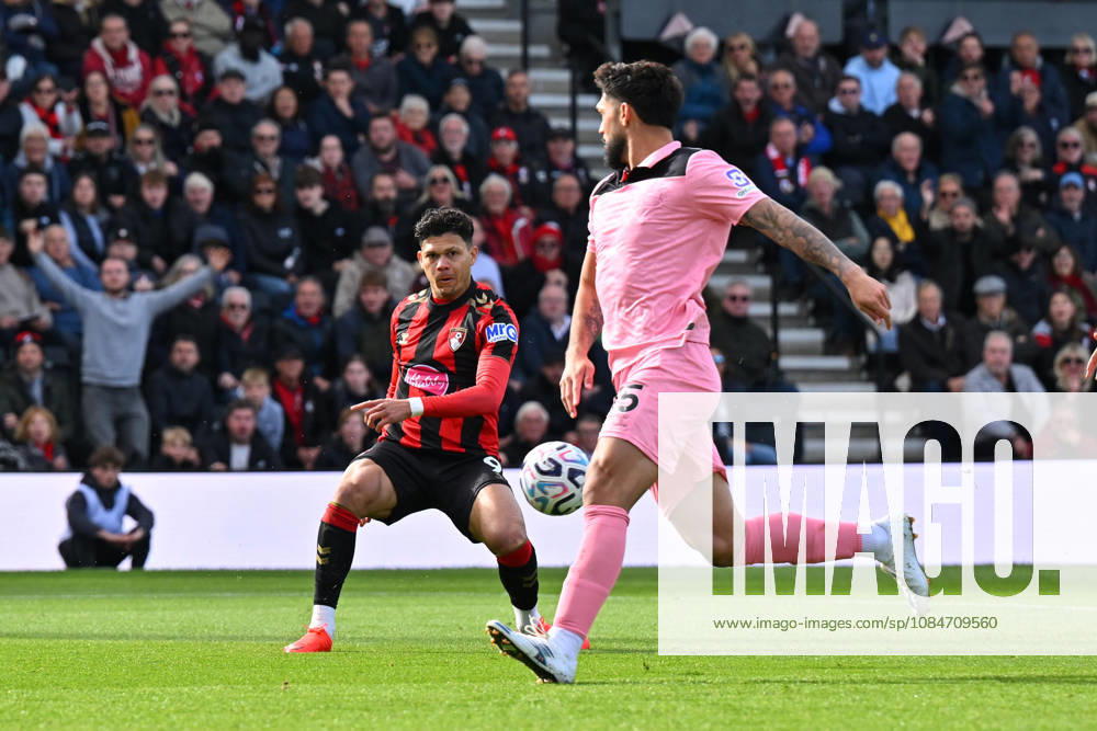 Bournemouth v Sunderland, Premier League Goal 1-0 - Evanilson (9) of AFC Bournemouth crosses the ball for Marcus Tavernier (16) of AFC Bournemouth to score the opening goal during the Premier League match between Bournemouth and Sunderland at the Vitality Stadium, Bournemouth, UK on 18 October 2026. Bournemouth Vitality Stadium Dorset UK Editorial use only DataCo restrictions apply See www.football-dataco.com ,