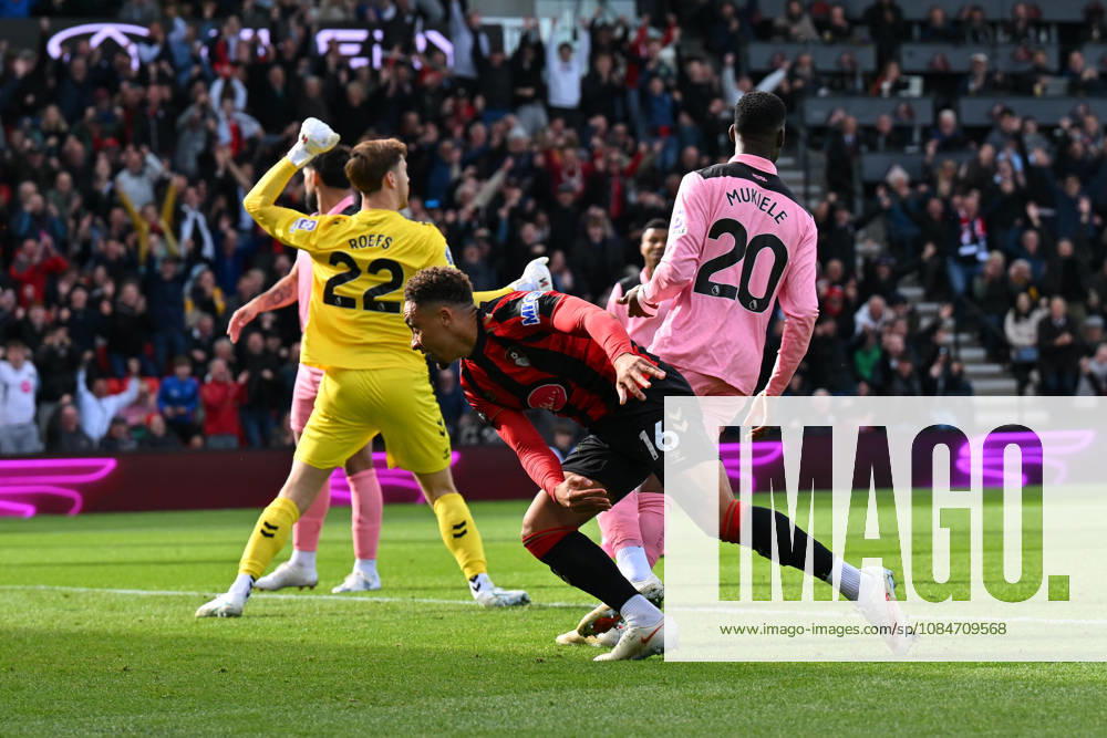 Bournemouth v Sunderland, Premier League Goal 1-0 - Marcus Tavernier (16) of AFC Bournemouth celebrates scoring the opening goal during the Premier League match between Bournemouth and Sunderland at the Vitality Stadium, Bournemouth, UK on 18 October 2026. Bournemouth Vitality Stadium Dorset UK Editorial use only DataCo restrictions apply See www.football-dataco.com ,