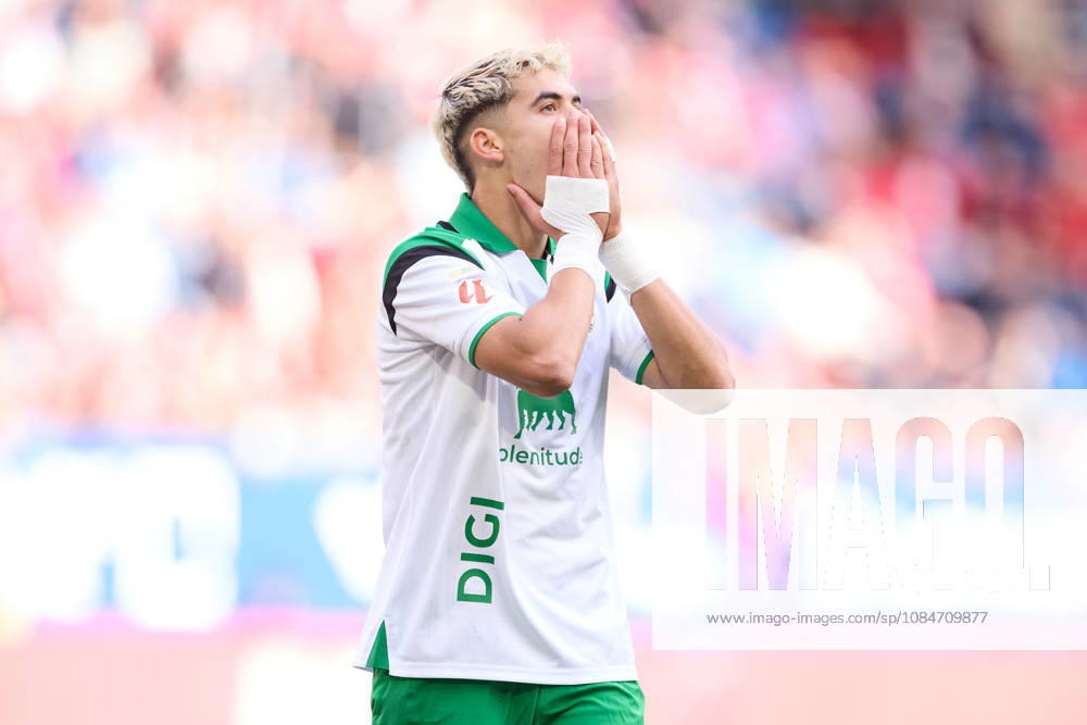 Yassir Zabiri of Real Racing Club de Santander reacts during the LaLiga EA Sports match between CA Osasuna and Real Racing Club de Santander at El Sadar on October 18, 2026, in Pamplona, Spain. CA Osasuna V Racing De Santander - LaLiga EA Sports - ZUMAa181 20261018_zaa_a181_103
