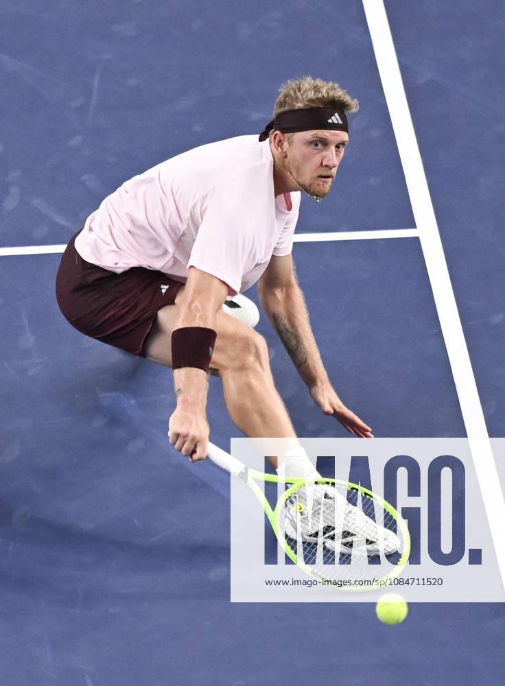 (261018) -- SHANGHAI, Oct. 18, 2026 -- Alejandro Davidovich Fokina of Spain hits a return during the men s singles final match against Rafael Jodar of Spain at the 2026 ATP, Tennis Herren tour Shanghai Masters tennis tournament in Shanghai, China, Oct. 18, 2026. ) (SP)CHINA-SHANGHAI-TENNIS-SHANGHAI MASTERS-MEN S SINGLES (CN) ChenxHaoming