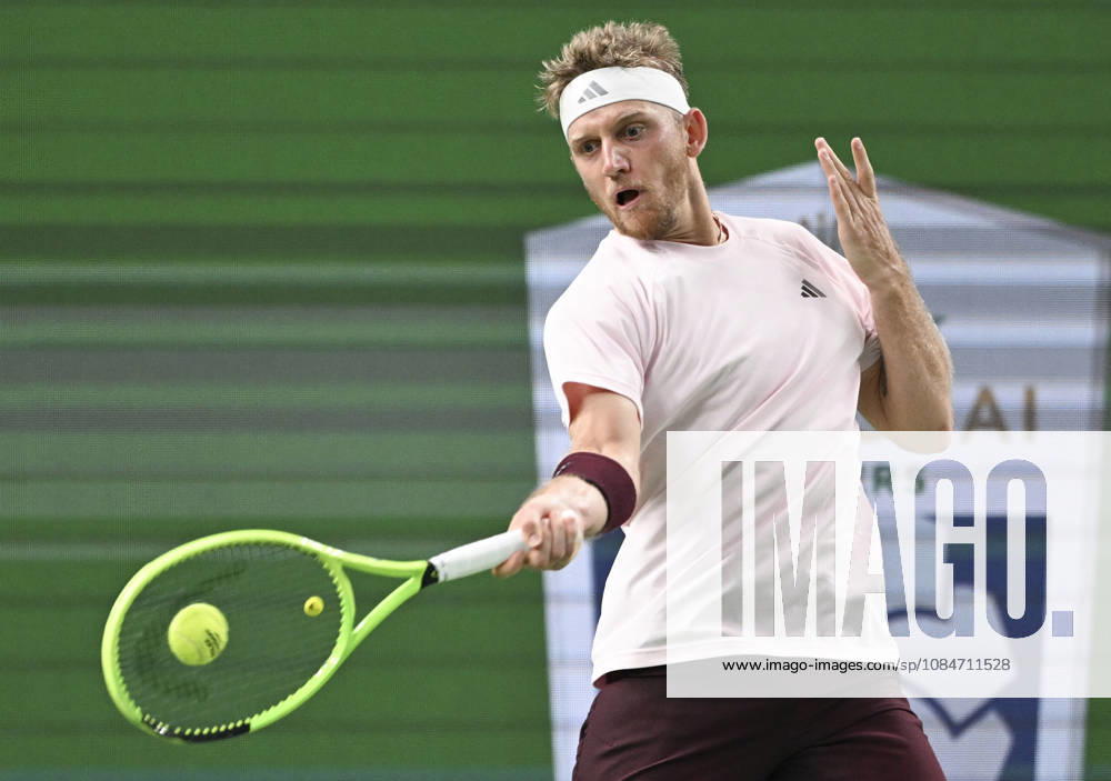 (261018) -- SHANGHAI, Oct. 18, 2026 -- Alejandro Davidovich Fokina of Spain hits a return during the men s singles final match against Rafael Jodar of Spain at the 2026 ATP, Tennis Herren tour Shanghai Masters tennis tournament in Shanghai, China, Oct. 18, 2026. ) (SP)CHINA-SHANGHAI-TENNIS-SHANGHAI MASTERS-MEN S SINGLES (CN) ChenxHaoming