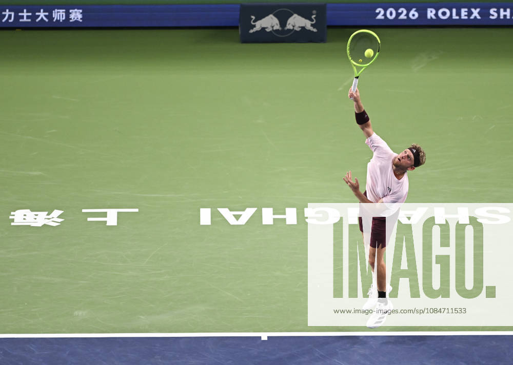 (261018) -- SHANGHAI, Oct. 18, 2026 -- Alejandro Davidovich Fokina of Spain serves during the men s singles final match against Rafael Jodar of Spain at the 2026 ATP, Tennis Herren tour Shanghai Masters tennis tournament in Shanghai, China, Oct. 18, 2026. ) (SP)CHINA-SHANGHAI-TENNIS-SHANGHAI MASTERS-MEN S SINGLES (CN) ChenxHaoming