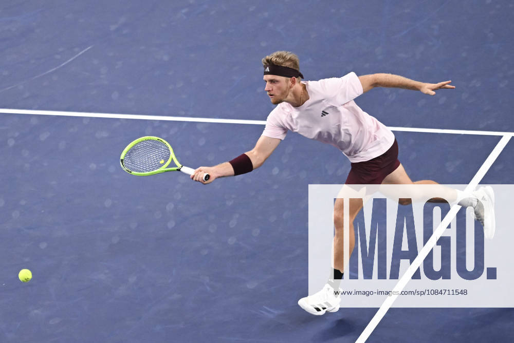 (261018) -- SHANGHAI, Oct. 18, 2026 -- Alejandro Davidovich Fokina of Spain hits a return during the men s singles final match against Rafael Jodar of Spain at the 2026 ATP, Tennis Herren tour Shanghai Masters tennis tournament in Shanghai, China, Oct. 18, 2026. ) (SP)CHINA-SHANGHAI-TENNIS-SHANGHAI MASTERS-MEN S SINGLES (CN) ChenxHaoming