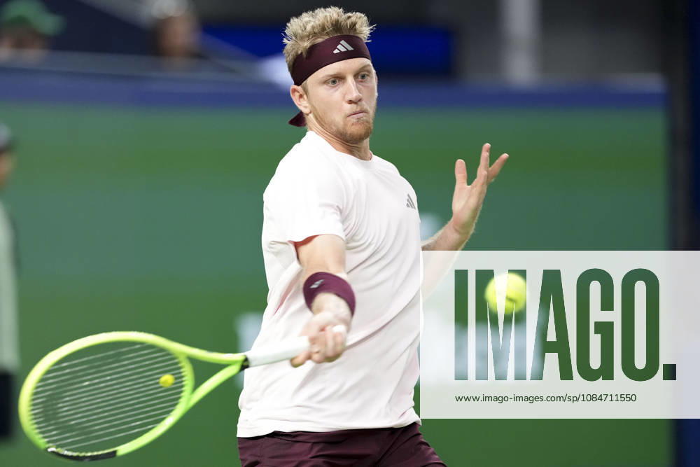 (261018) -- SHANGHAI, Oct. 18, 2026 -- Alejandro Davidovich Fokina of Spain hits a return during the men s singles final match against Rafael Jodar of Spain at the 2026 ATP, Tennis Herren tour Shanghai Masters tennis tournament in Shanghai, China, Oct. 18, 2026. ) (SP)CHINA-SHANGHAI-TENNIS-SHANGHAI MASTERS-MEN S SINGLES (CN) WangxXiang